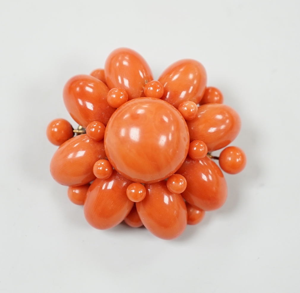 A yellow metal mounted graduated coral bead circular cluster brooch, 48mm, gross weight 34.8 grams.